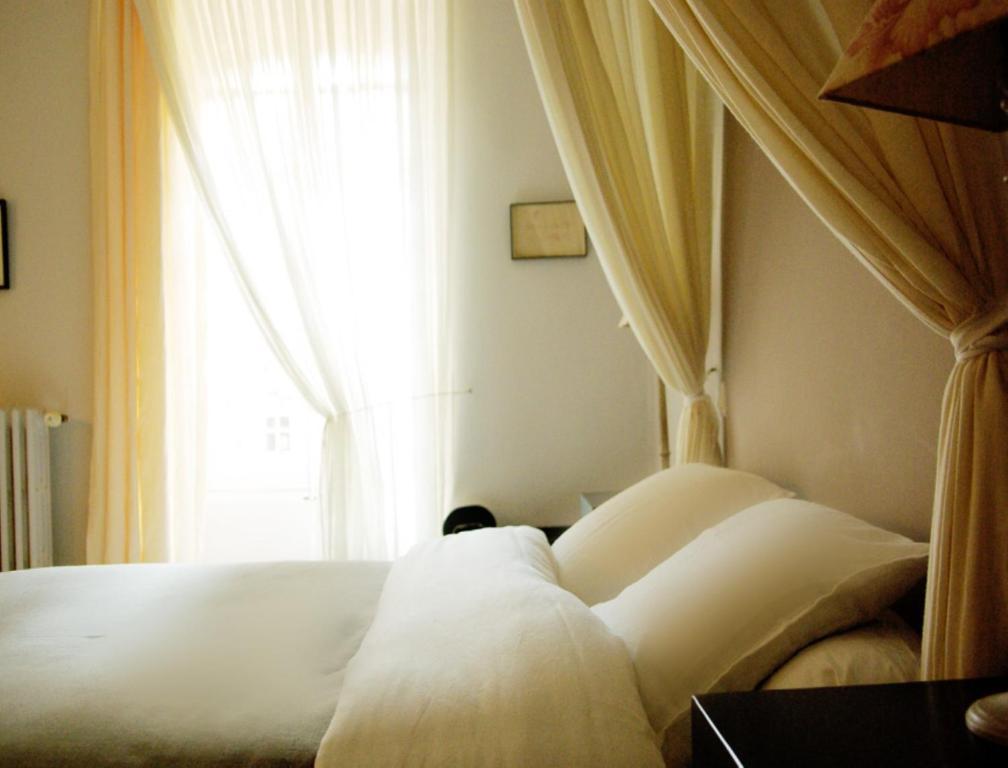 Monte Arena Bed & Breakfast Montaren-et-Saint-Médiers Exterior foto