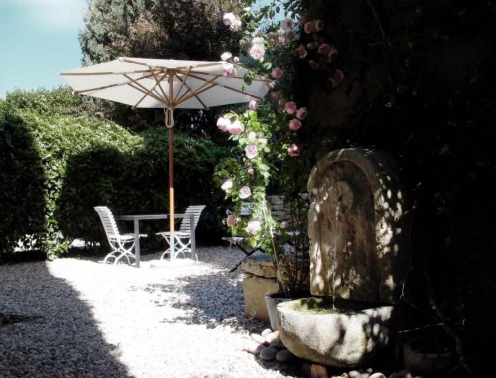 Monte Arena Bed & Breakfast Montaren-et-Saint-Médiers Exterior foto