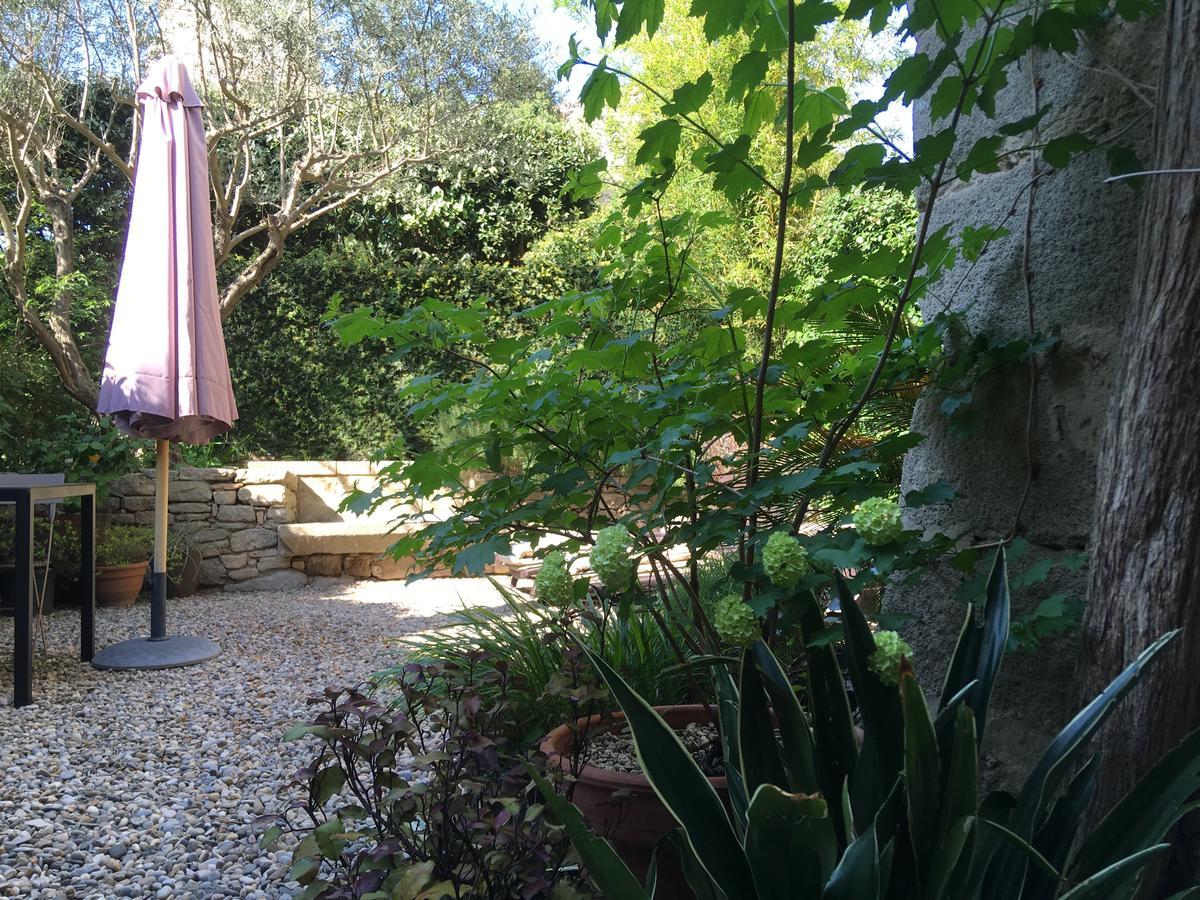 Monte Arena Bed & Breakfast Montaren-et-Saint-Médiers Exterior foto