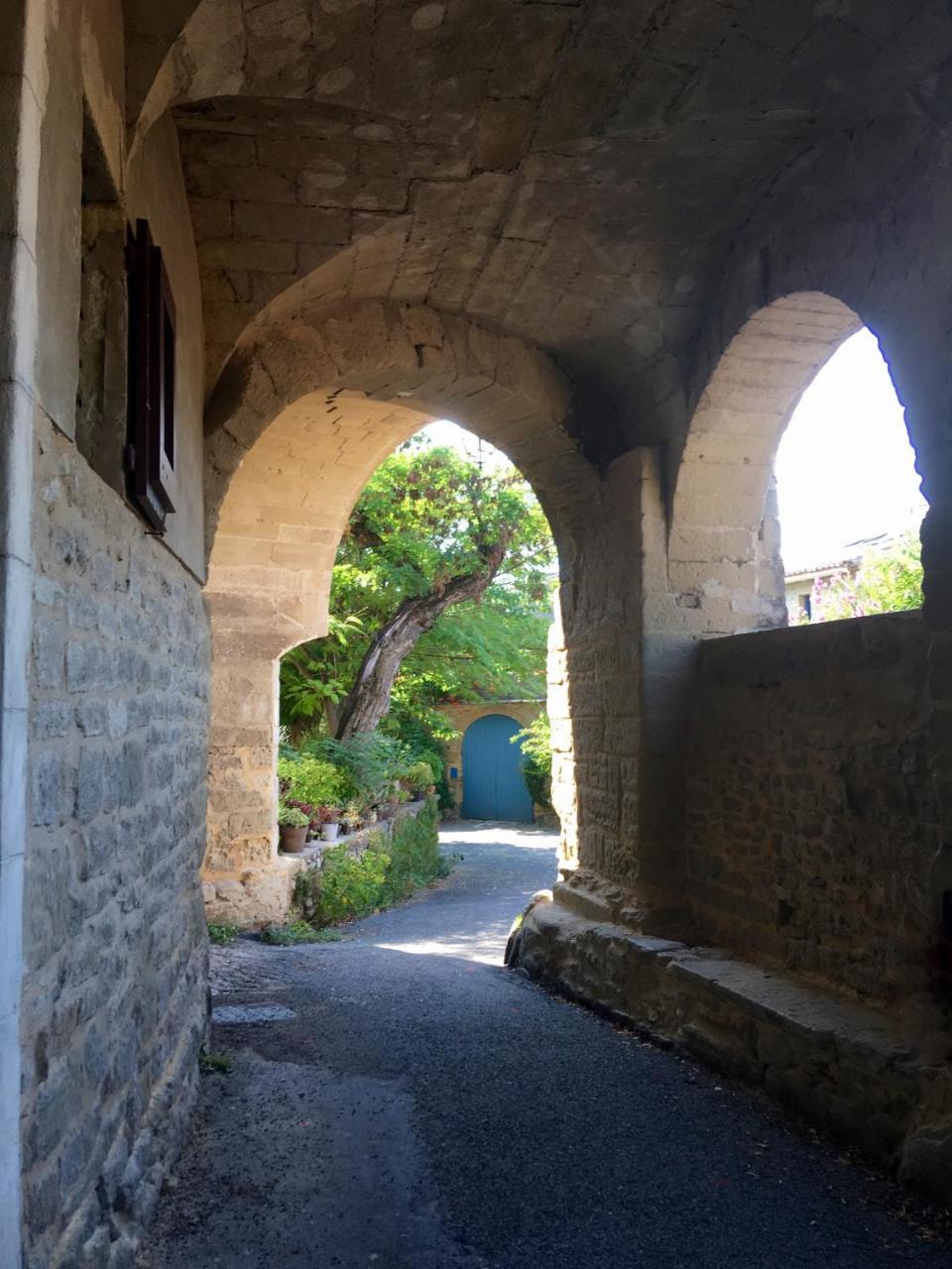 Monte Arena Bed & Breakfast Montaren-et-Saint-Médiers Exterior foto